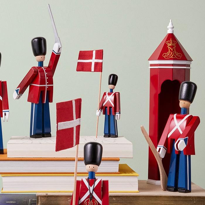 Kay Bojesen Standard-Bearer, Red/Blue/White