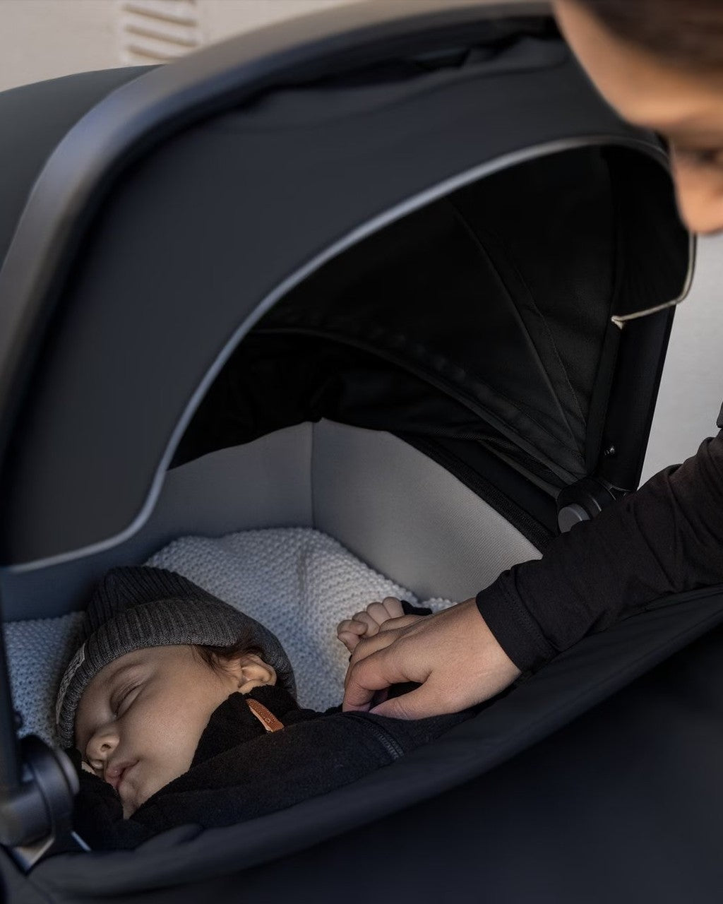 Thule Urban Glide 3 Dark Slate with Magnetic Buckle