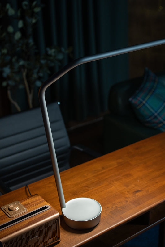 AYWA, Tangram Lighting’s Gesture-Controlled Reading Lamp Review