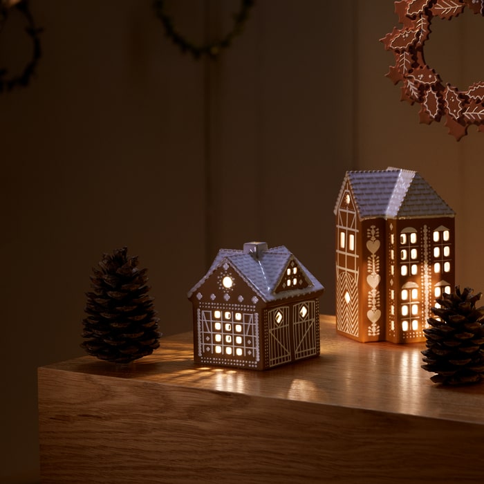 Kähler Gingerbread Lighthouse Christmas Stable, H: 4.5"
