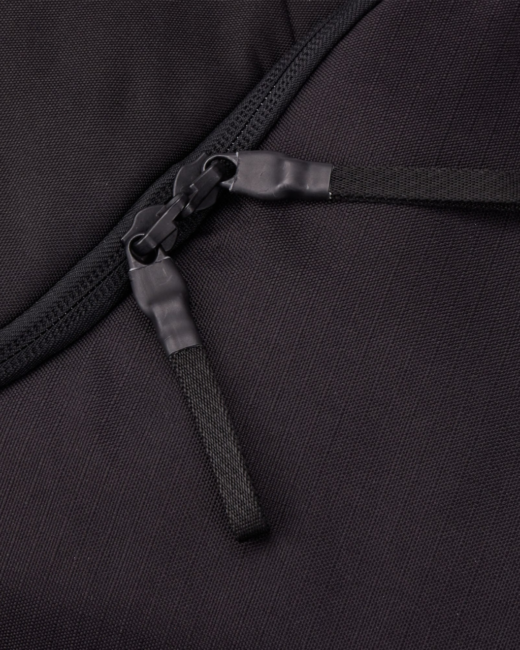 Thule Roundtrip Rolling Snowboard Bag 165cm