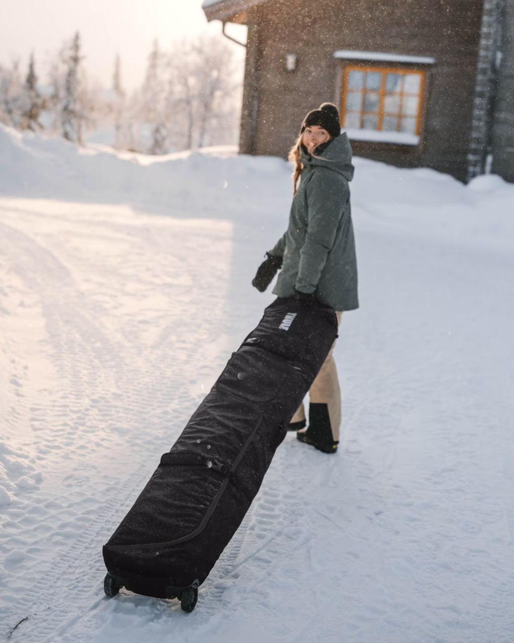 Thule Roundtrip Rolling Snowboard Bag 165cm