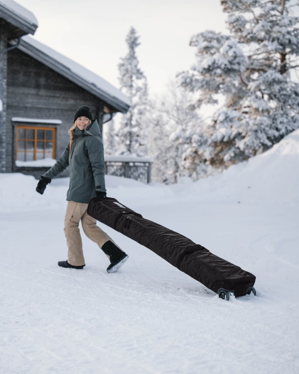 Thule Roundtrip Rolling Snowboard Bag 165cm