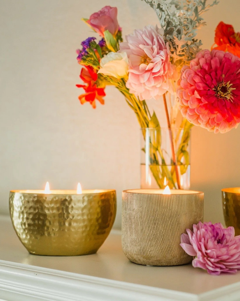 The SOi Company Amber and Teakwood Candle | 18oz Metal