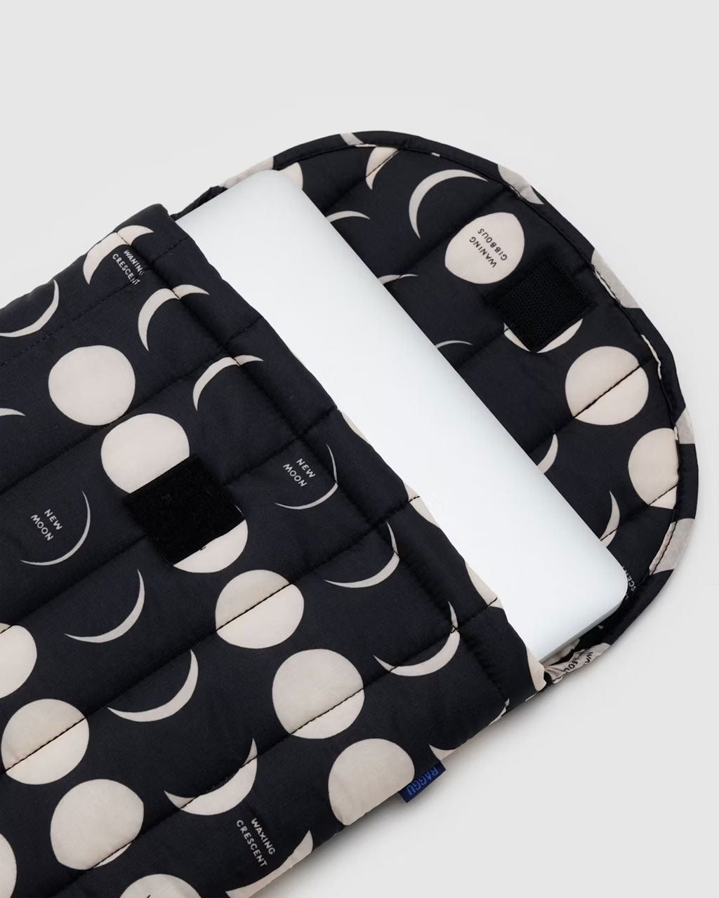Baggu Puffy Laptop Sleeve 16in | Moon