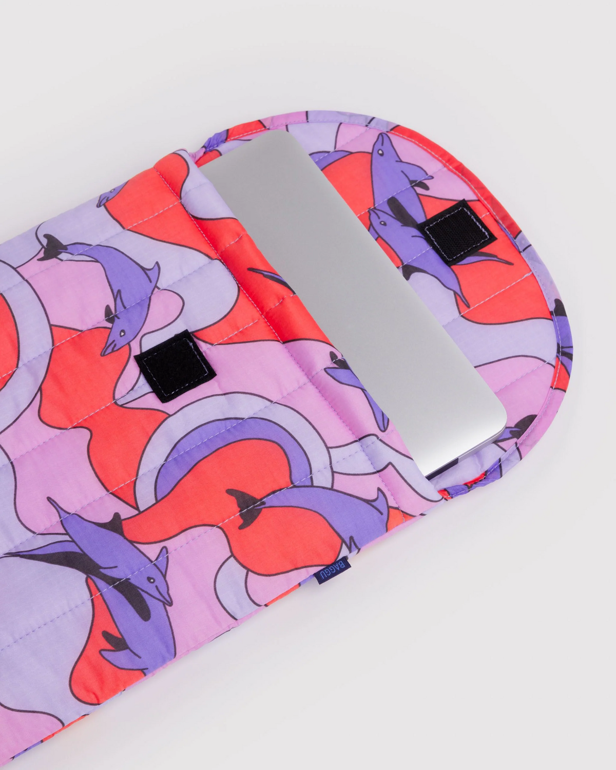 Baggu Puffy Laptop Sleeve 16" | Dolphins 