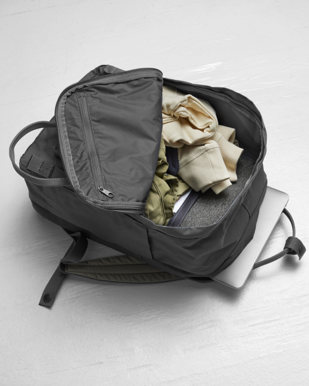 Fjallraven Kanken Laptop 15 | Super Grey