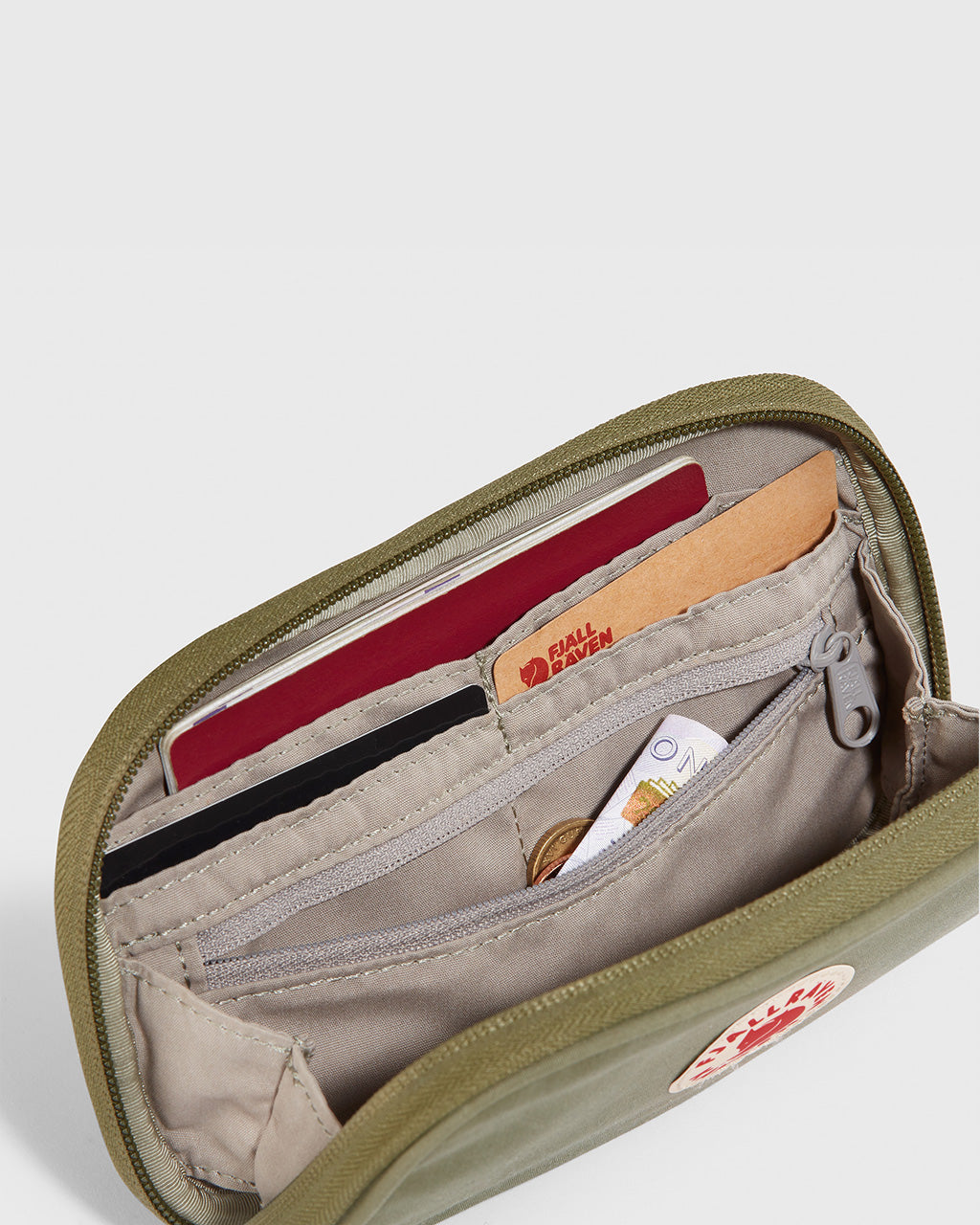 Fjallraven Kanken Travel Wallet | Dark Olive