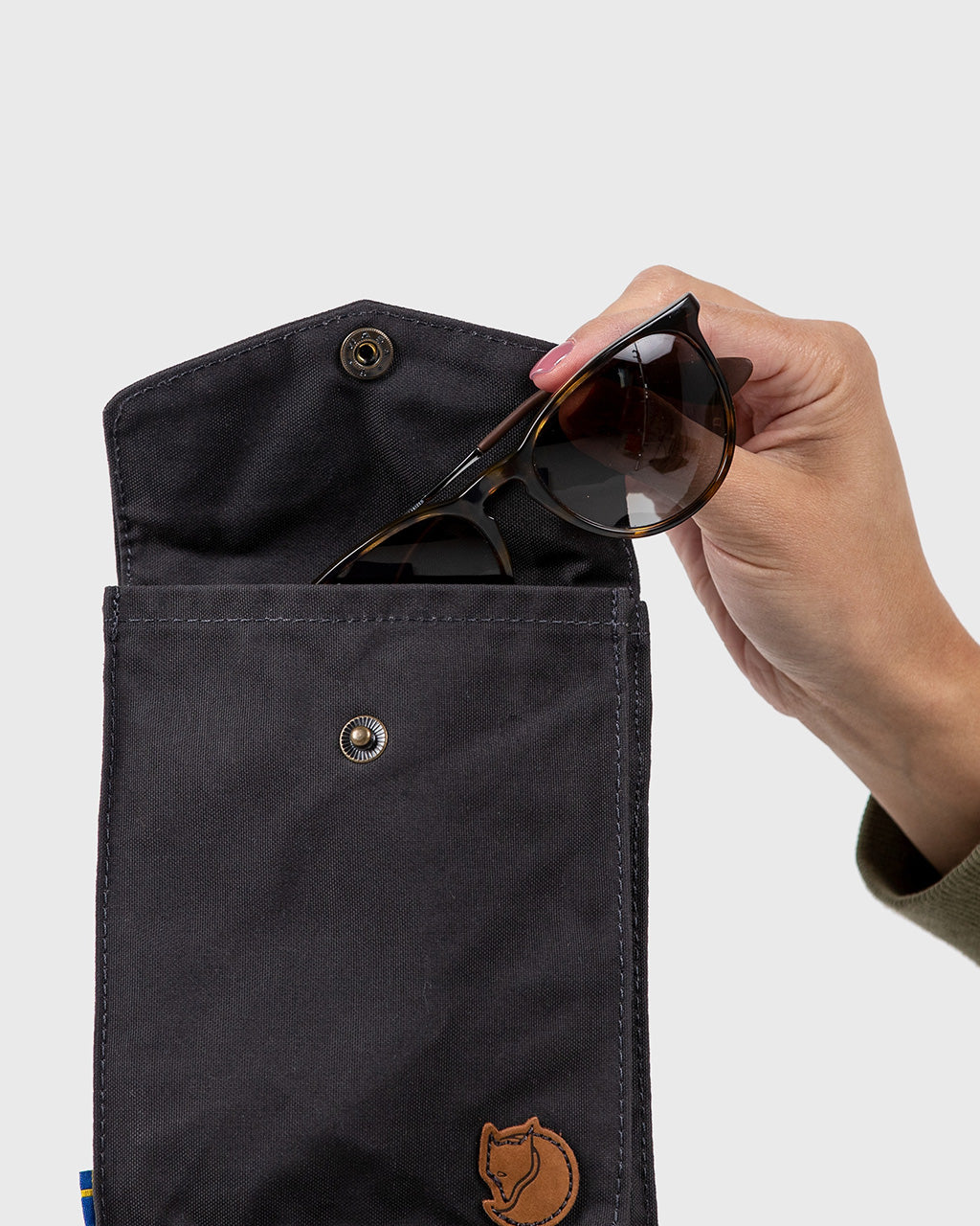 Fjallraven Pocket Shoulder Bag | Dark Grey