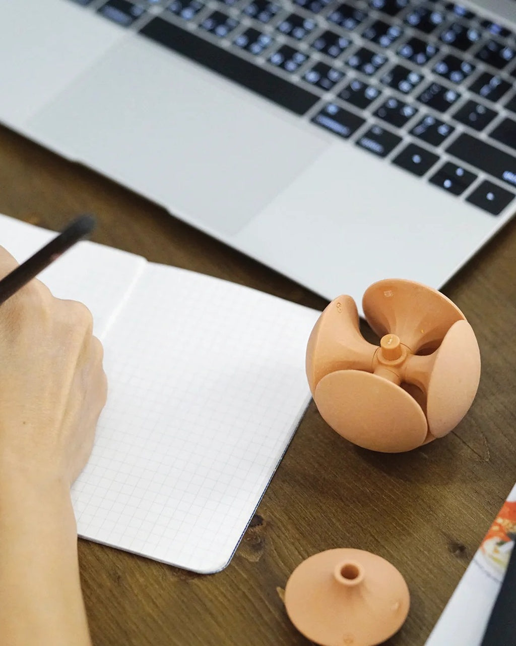 HMM-Eraser-ball | Peach Pink