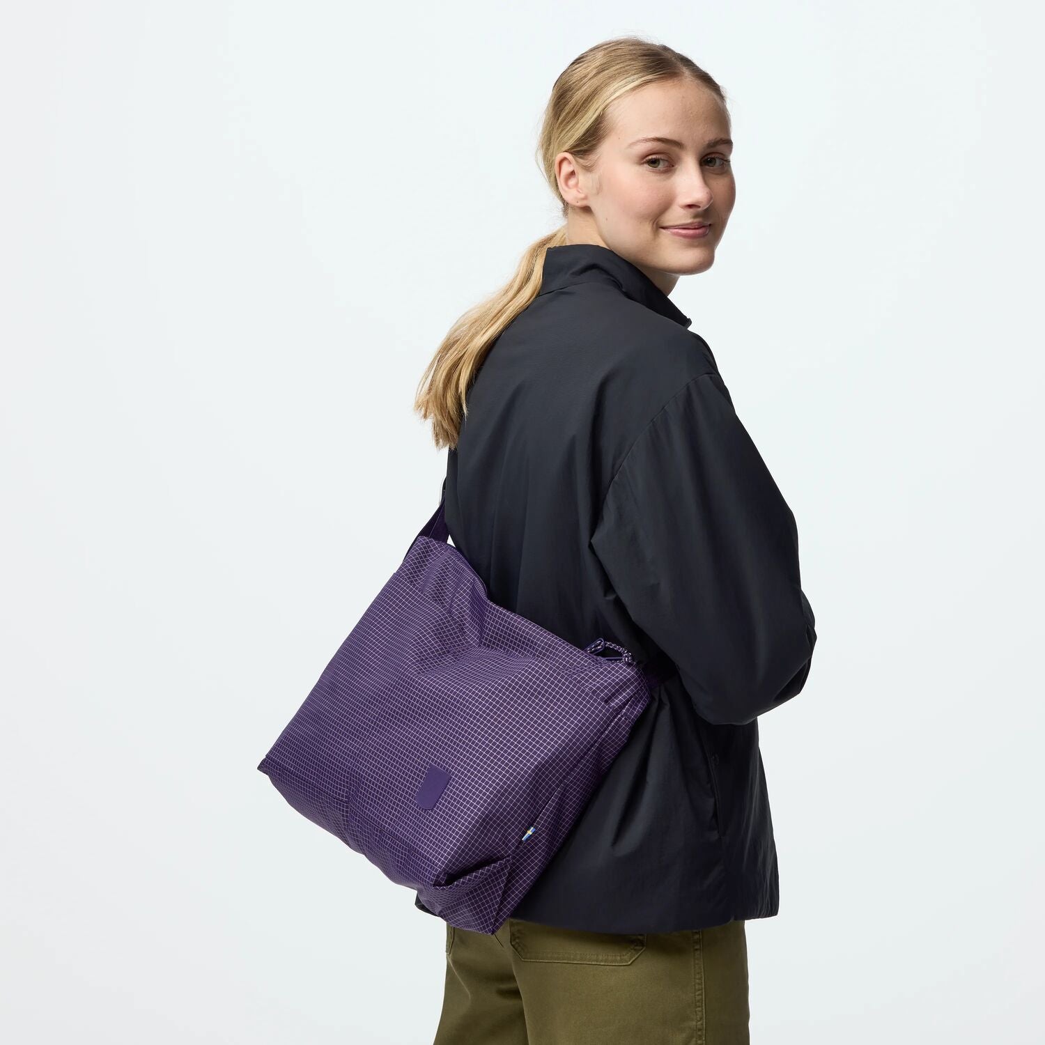 High Coast Pro Shoulder Bag | Dark Violet 