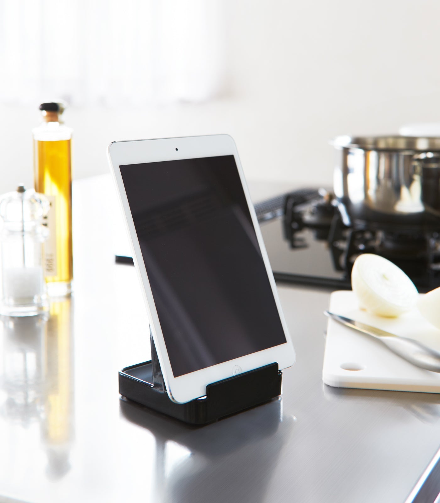 Yamazki Lid & Ladle Stand - Steel with iPad