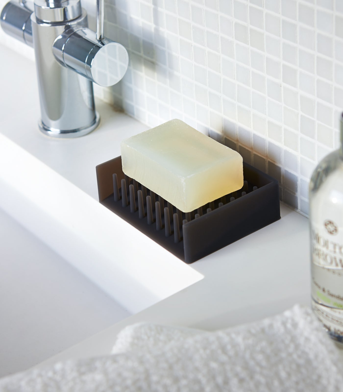 Yamazki Self-Draining Soap Dish - Silicone