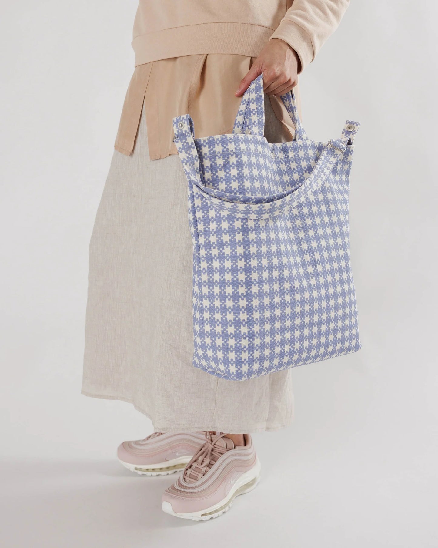 Baggu Duck Tote Bag on Model