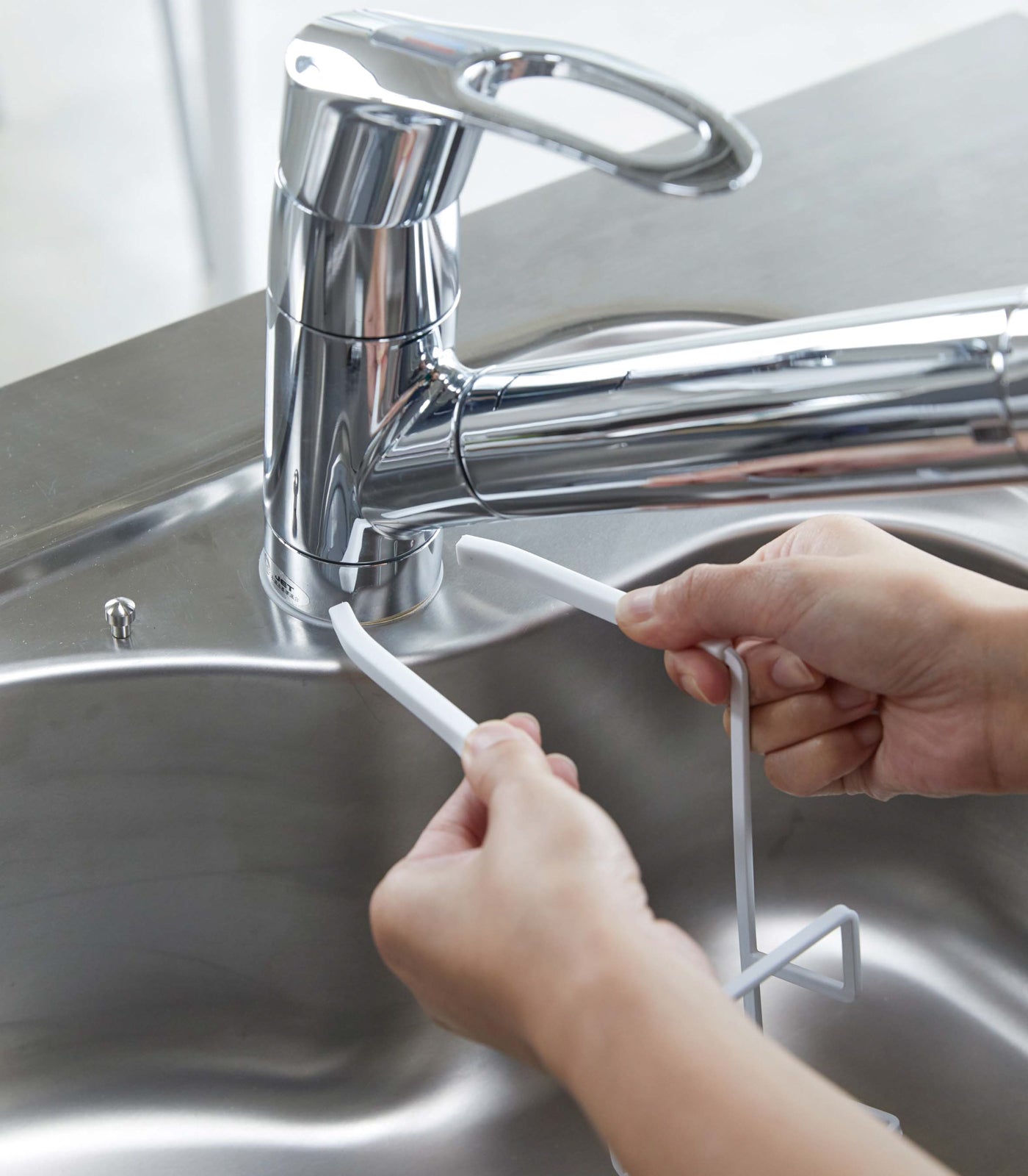 Yamazaki Home Double Faucet-Hanging Sponge Holder