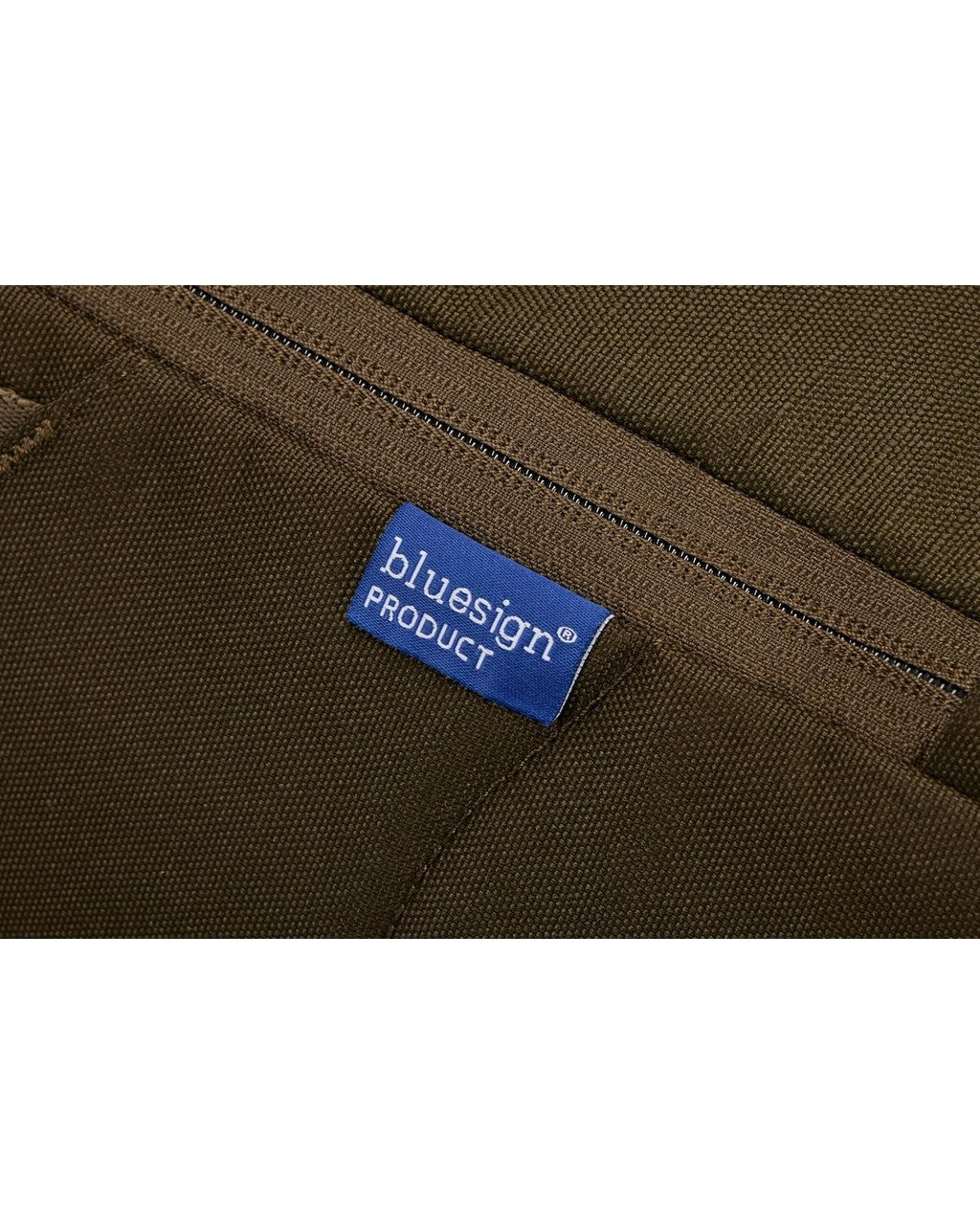 Brown fabric with a blue 'bluesign' product label Thule Roundtrip Boot Bag 35L | Deep Khaki 