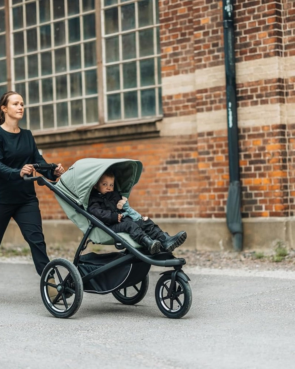 Thule Urban Glide 3 Mist Green with Magnetic Buckle