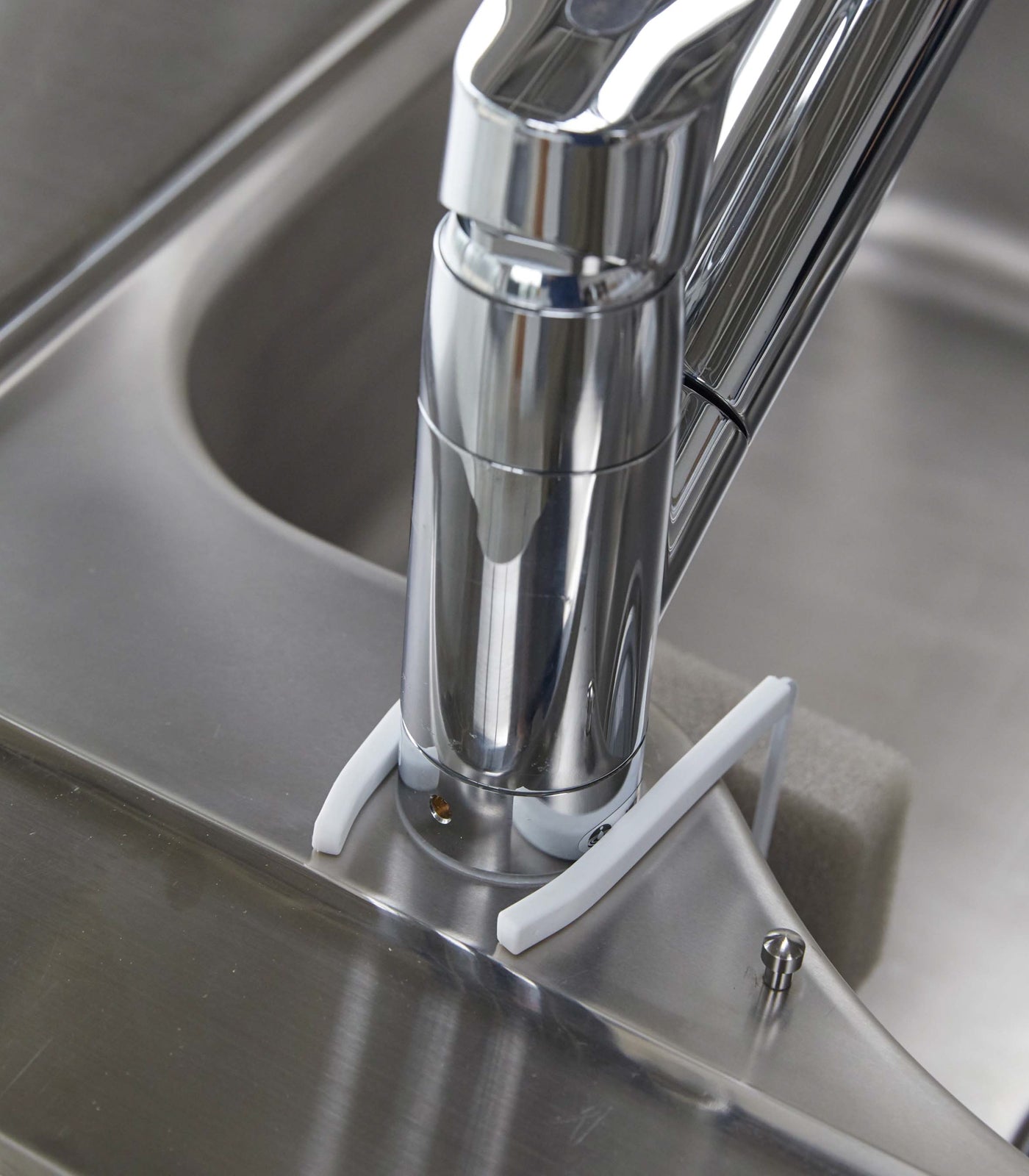 Yamazaki Home Faucet-Hanging Sponge Holder - Single - Steel