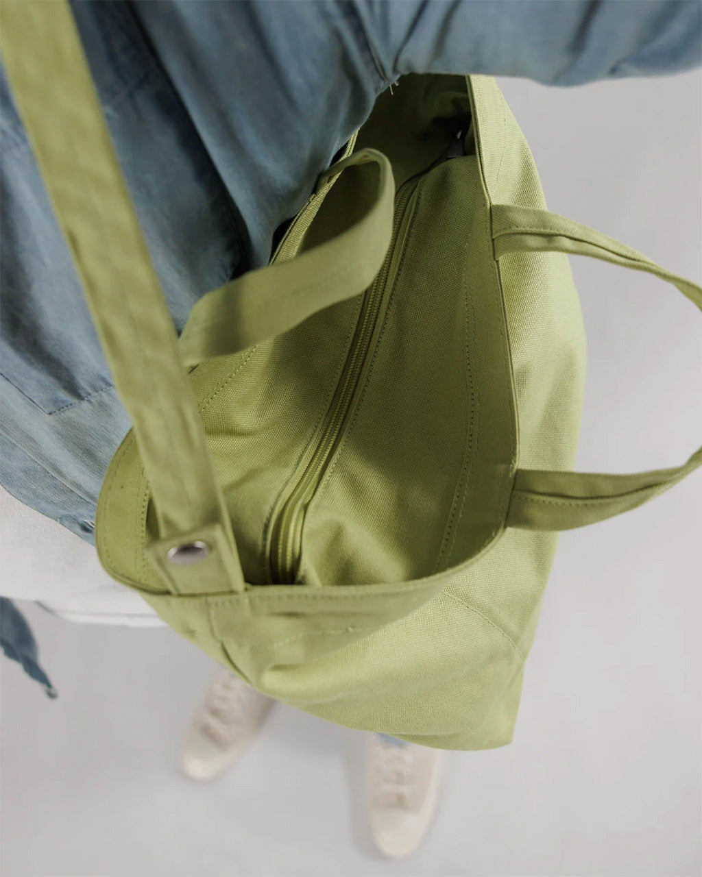 Baggu Horizontal Zip Duck Bag with top carry handles | Pistachio