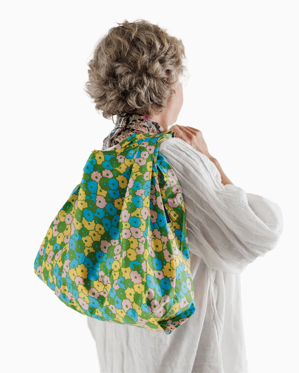 Baggu Standard Reusable Bag holding capacity