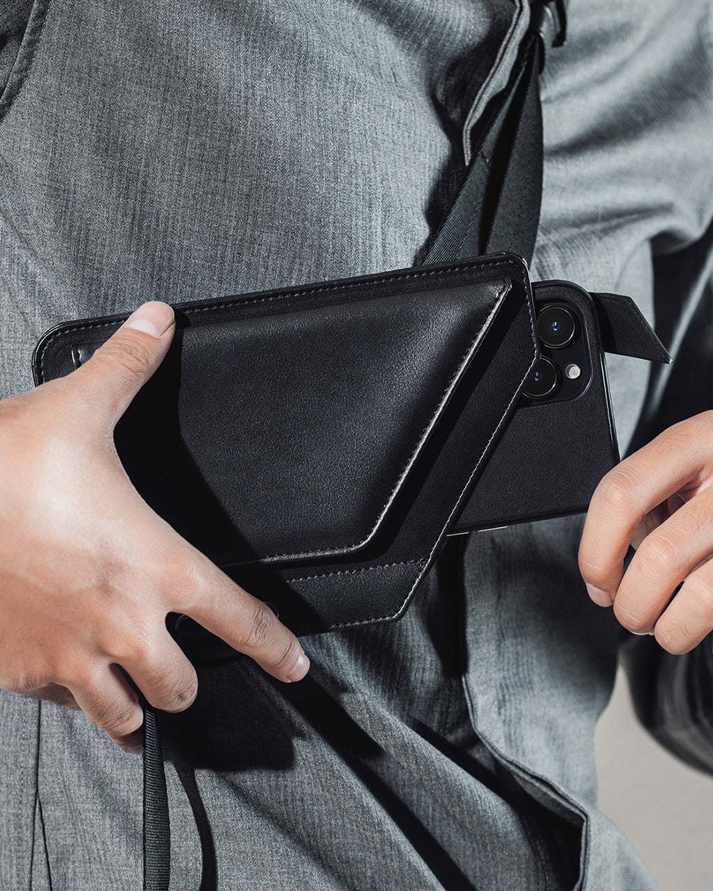 Moshi Crossbody Phone Holster