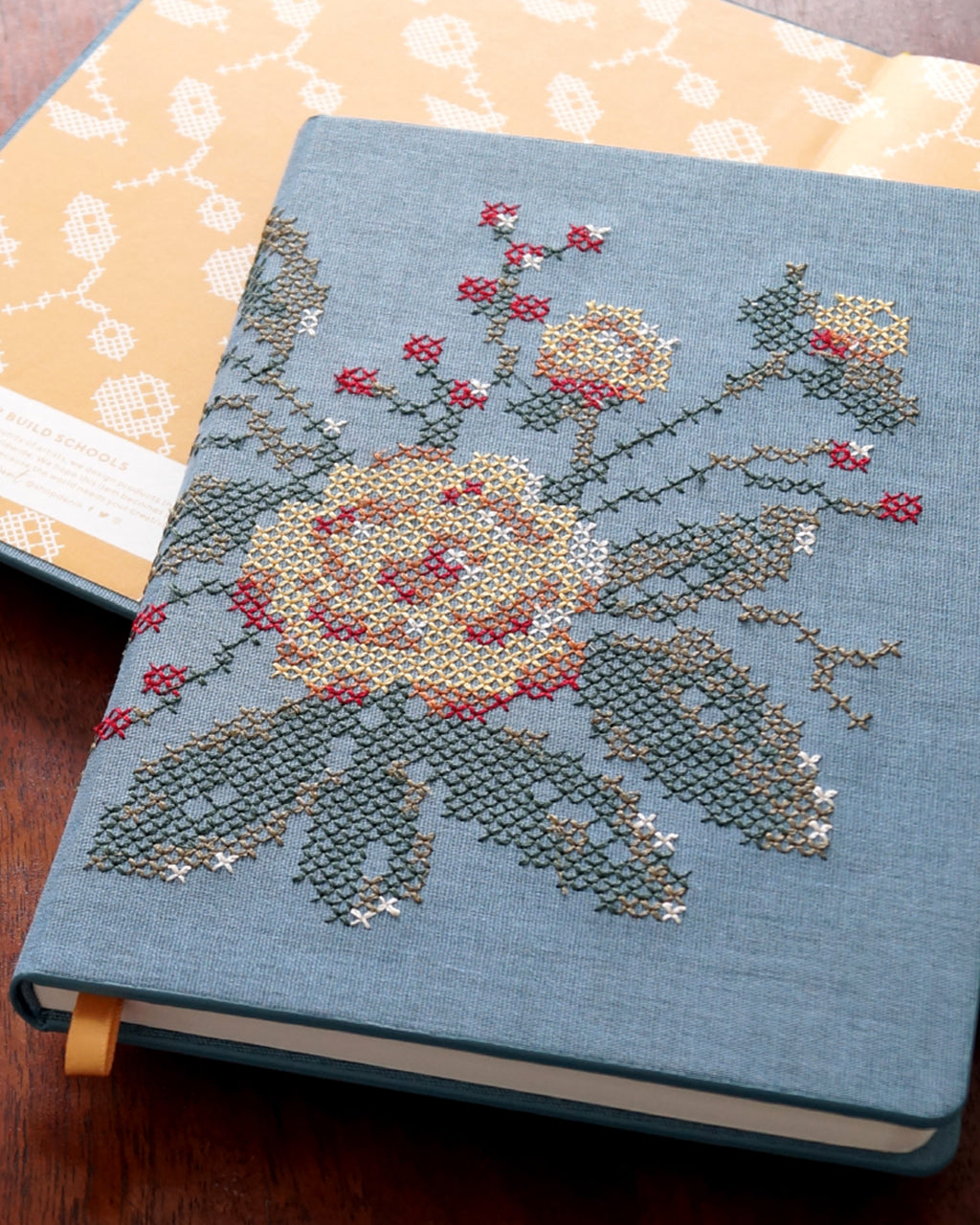 Denik Cross Stitch Flowers Embroidered Journal