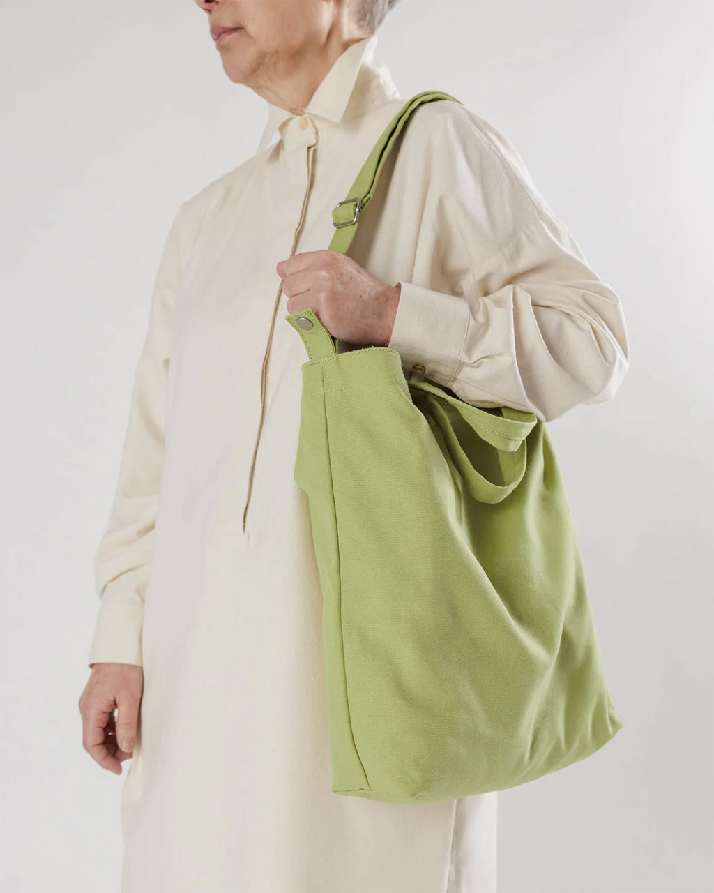 Baggu Duck Tote Bag on Model