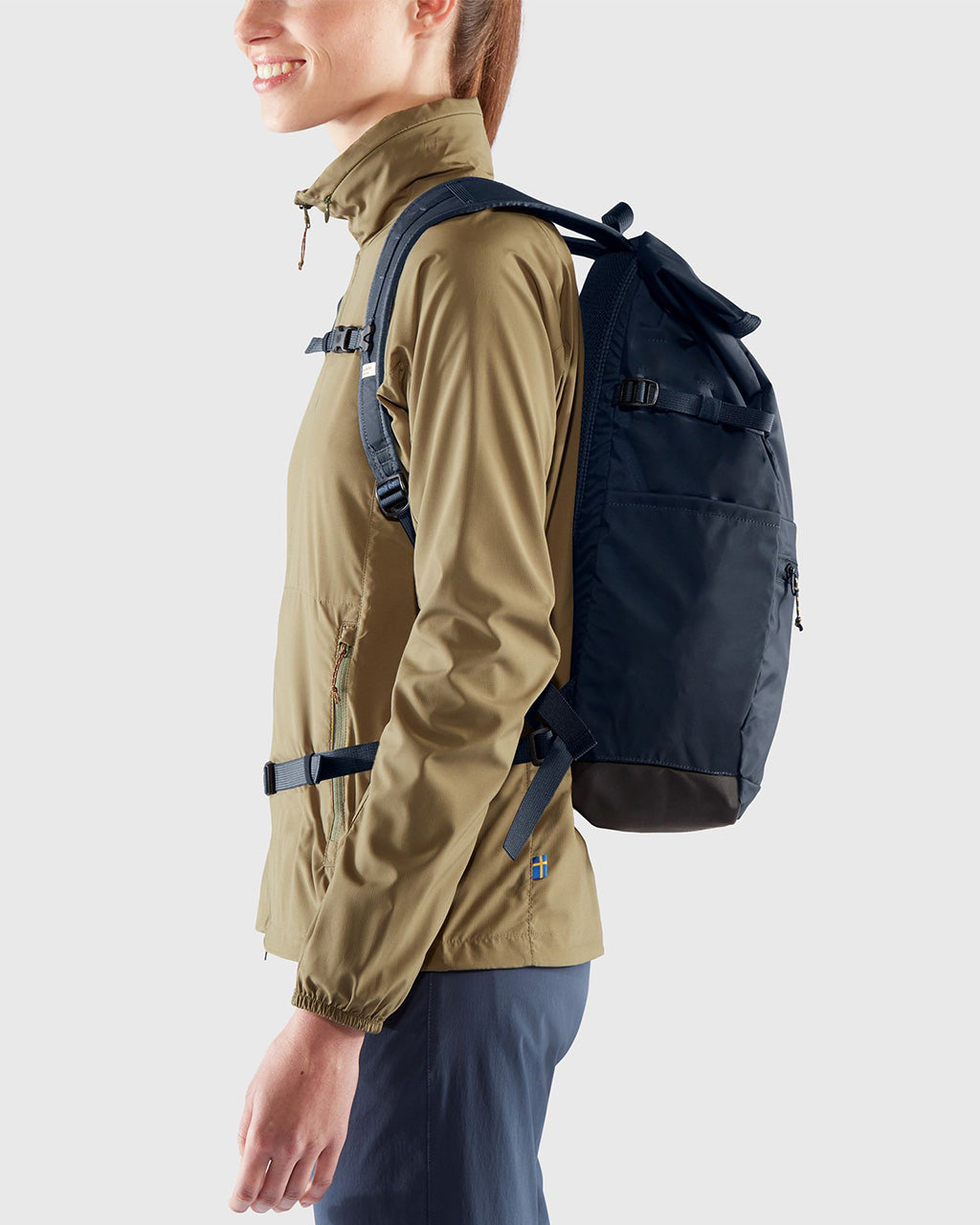 Fjallraven High Coast Foldsack 24 in Use | Navy