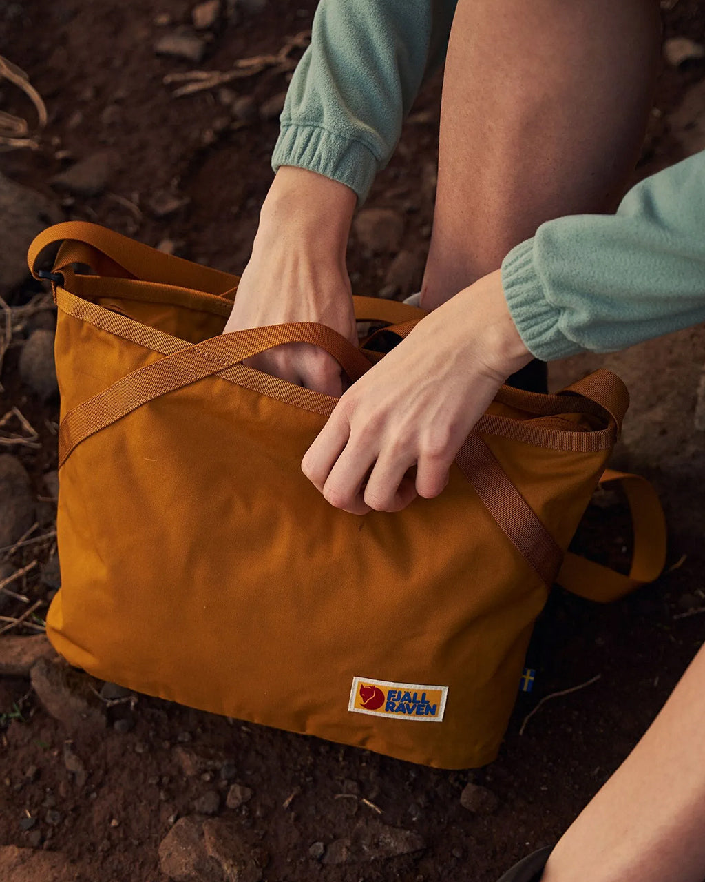 Fjallraven Vardag Crossbody in Use | Desert Brown - Terracotta Brown