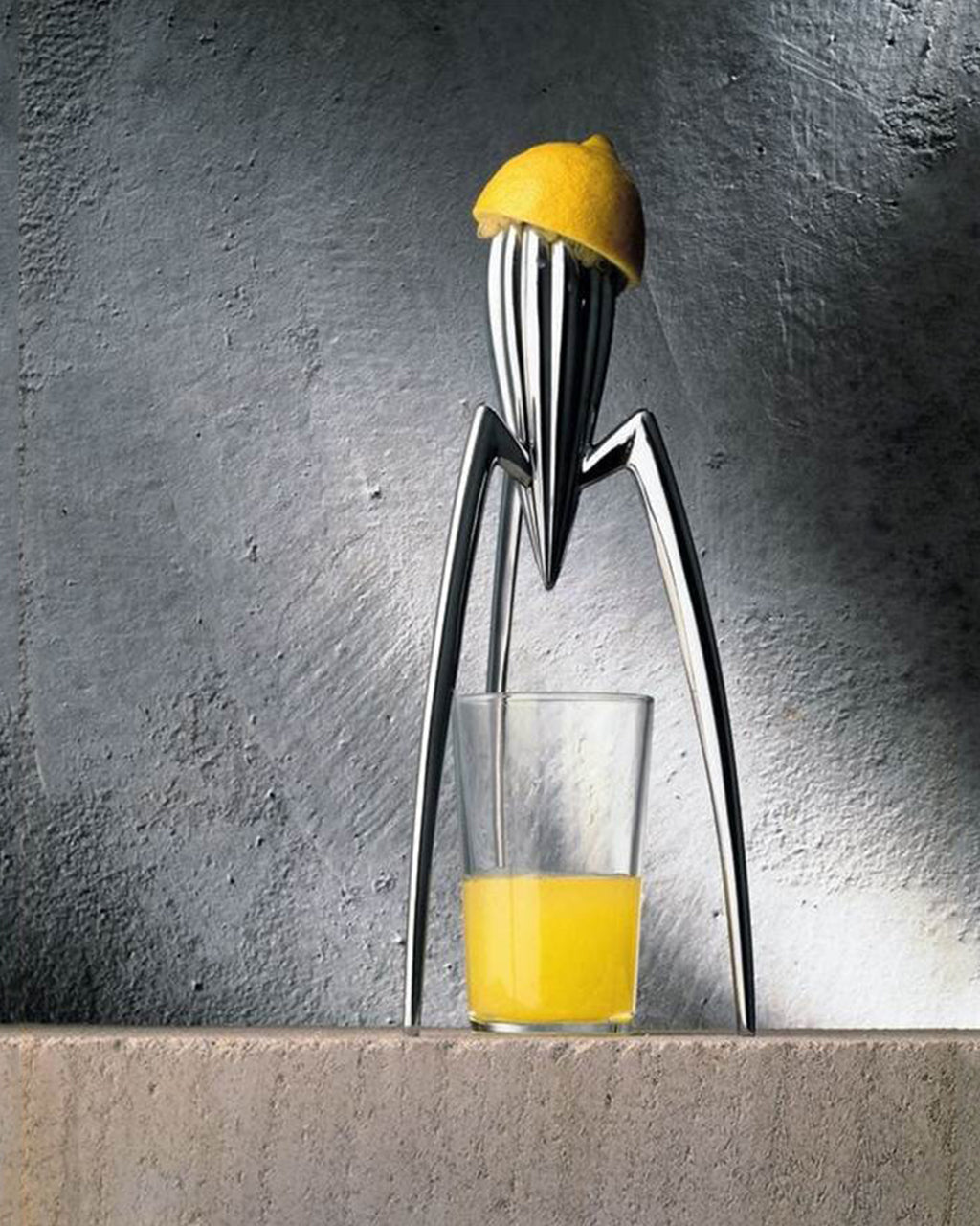 Alessi Citrus Squeezer Juicy Salif in Use