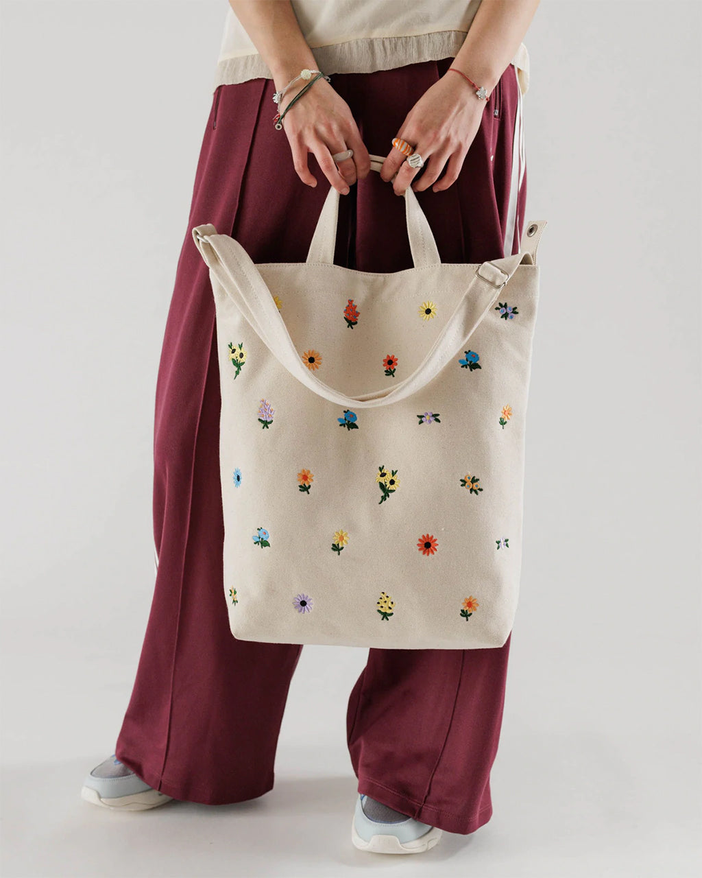 Baggu Duck Tote Bag on Model